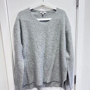 Uniqlo Light Gray V-Neck Sweater